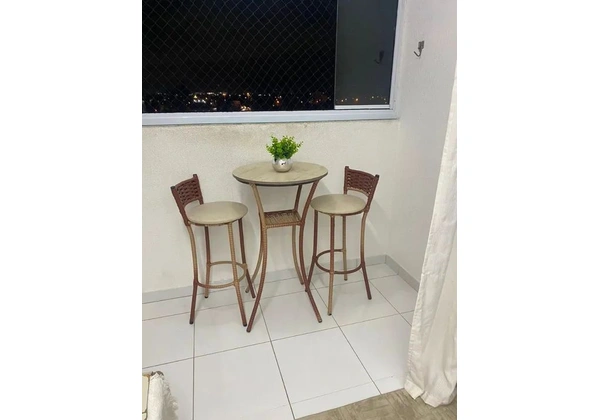 Mesa Bistrô com 2 banquetas estofada.