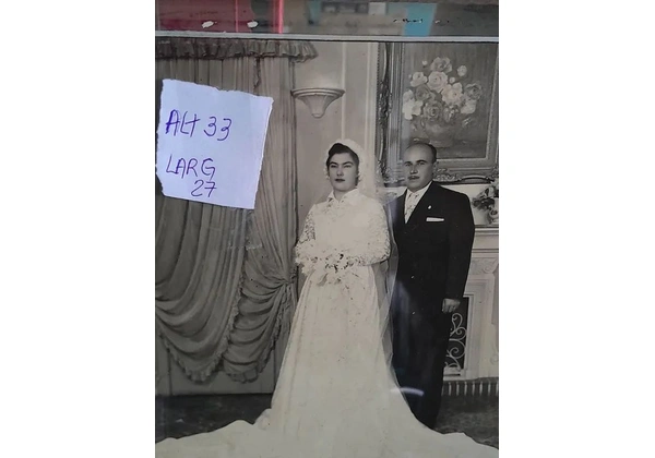 Porta Retrato espelhado antigo com moldura em prata