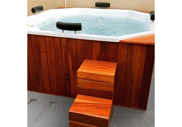 Spa 8 lugares com deck em Madeira super completo (Jacuzzi, banheiras e ofurô )