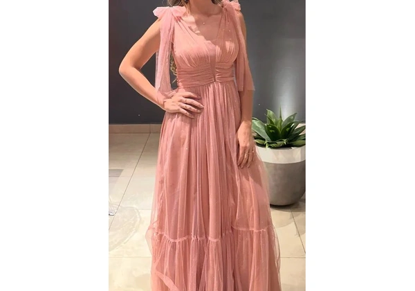 Vestido longo com brilho rosa claro