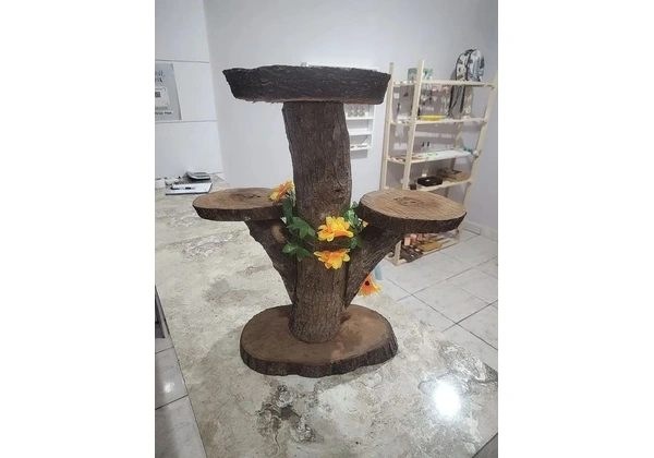 Altar, ou suporte para plantas e objetos