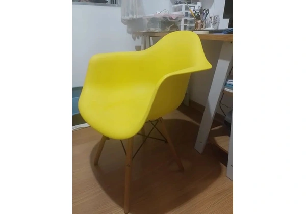 Cadeira Charles eames com braços eiffel