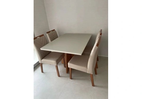 Vendo 4 cadeiras madeira maciça estofado linho NOVA