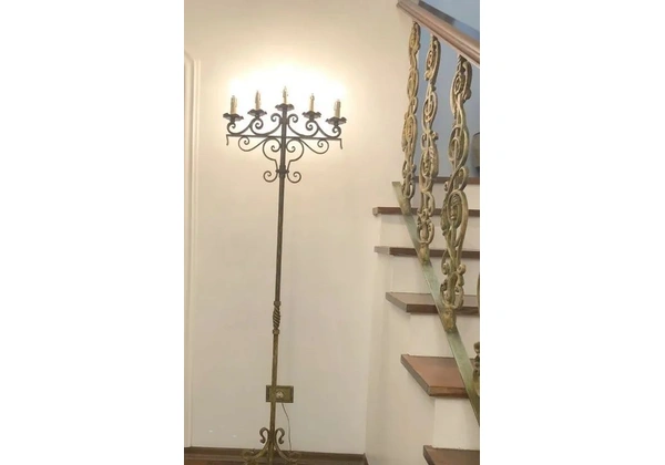 Luminária em Pedestal com 5 Lâmpadas Incandescentes