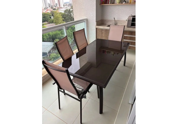 Mesa com 4 cadeiras - área externa