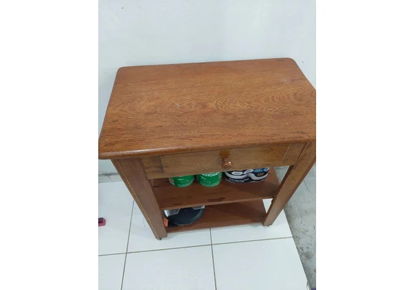 Estante de Angelim pequena com gaveta