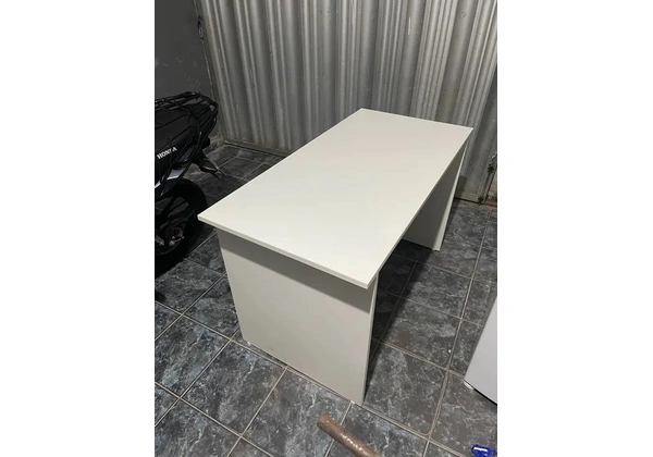Mesa de Escritório Branca Semi Nova
