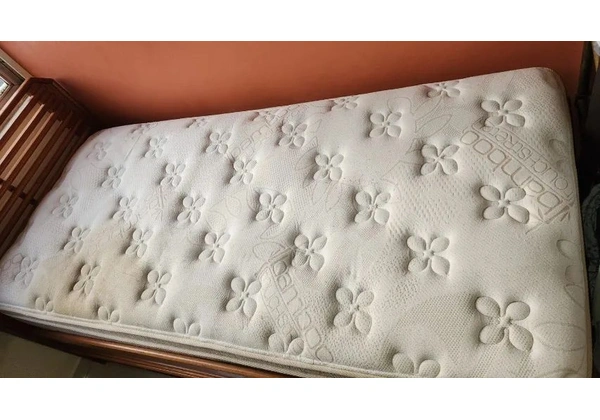Colchão de solteiro Epeda (molas ensacadas)