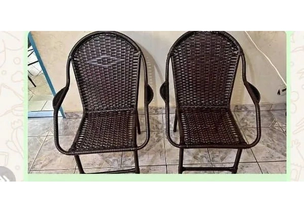 Conjunto de cadeiras de fibra sintética