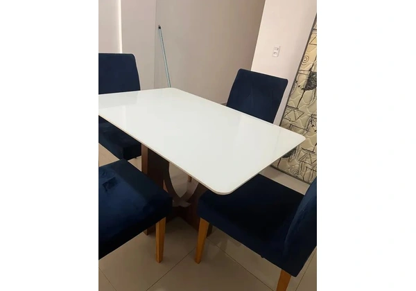 Mesa super conservada 4 lugares