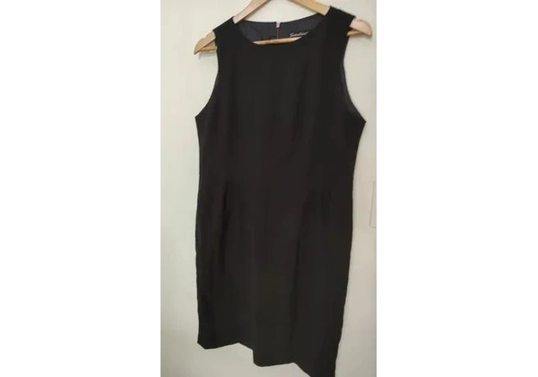 SIMULASSAO VESTIDO ALFAIATARIA TAM 46 85, 00<br>Marrom / leve risca de giz <br>