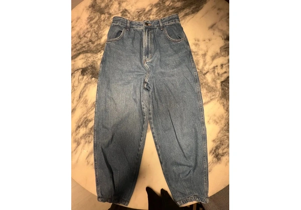 Calca jeans estilo Mom marca NV