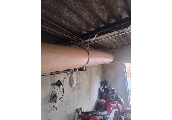 Manta asfáltica e tubo PVC