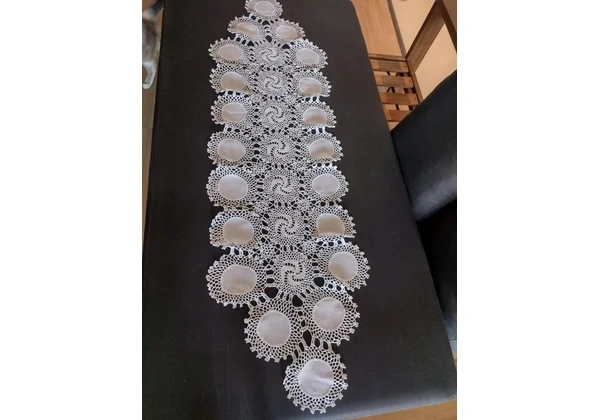 Toalha bordada em crochê comprimento 1, 60 X 60cm de largura