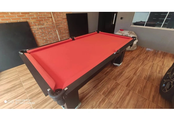 Vendo mesa de sinuca praticamente sem uso, mesa está muito nova