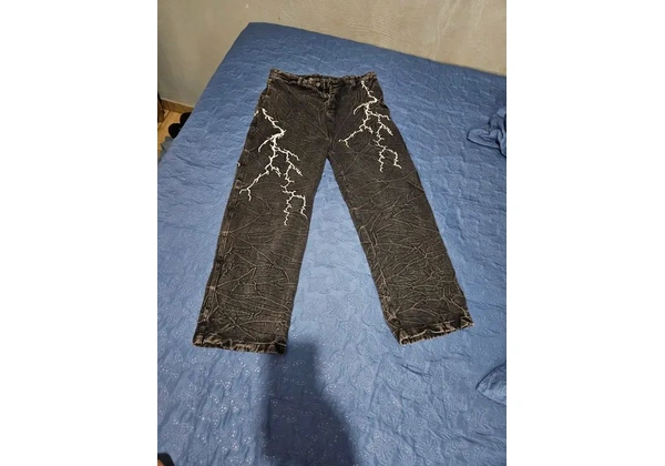 Calça com raios bordados