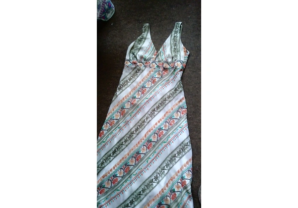 VESTIDO DE CREPE. TAMANHO G