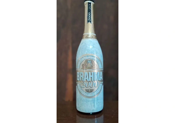 Antiguidade / Cerveja Brahma 600 ml edição especial 2000.