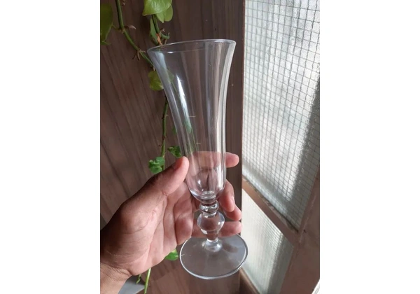 Taças diversas, 8 $por unidade, disponíveis 15 unidades diversas.