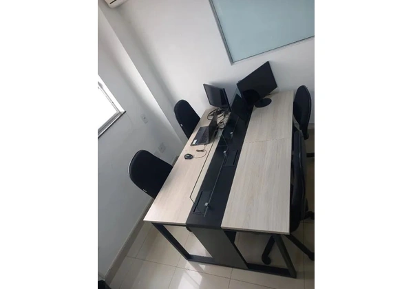 Mesa de Escritorio em Ilha