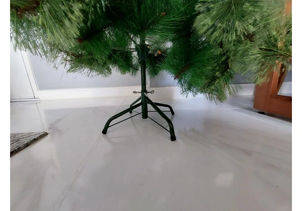Árvore de Natal semi-nova, ótimo estado.