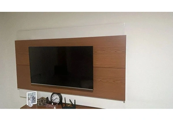 Painel de tv grande (sem a tv).