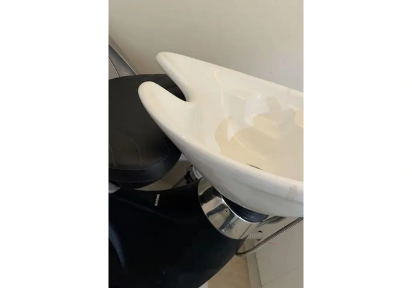 VENDO POLTRONA RECLINANÀVEL E LAVATÓRIO SEMINOVOS