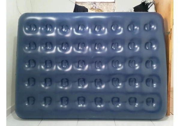 Colchão inflável pouco tempo de uso