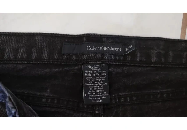 Calça jeans Calvin Klein preta feminina