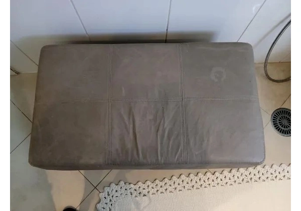 Puff baú em Couro Ecológico Bege 43 cm x 80 cm x 45 cm