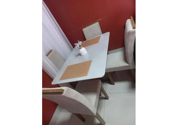 Mesa de jantar linda nova
