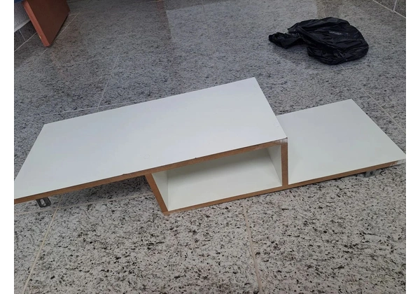 Prateleira suspensa para sala TV