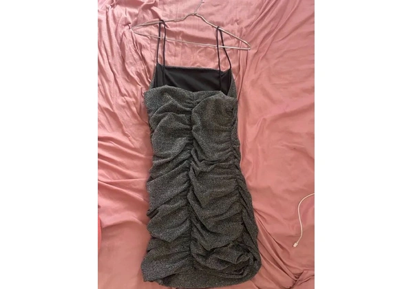 Vestido brilhoso da shein