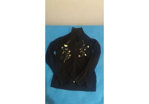 Jaquetas e blusas femininas