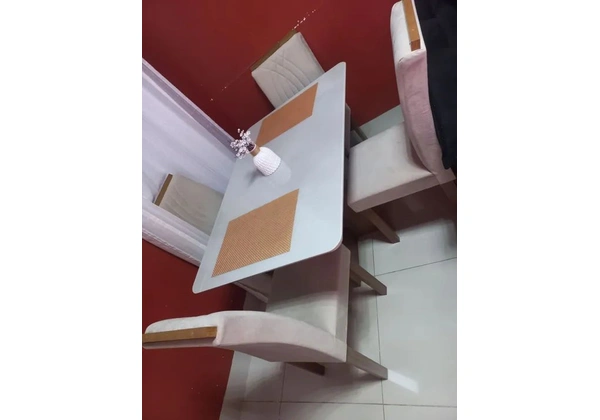 Mesa de jantar linda nova