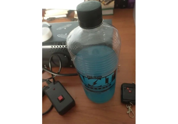 Vende-se maquina de fumaça nova. usada apenas uma vez
