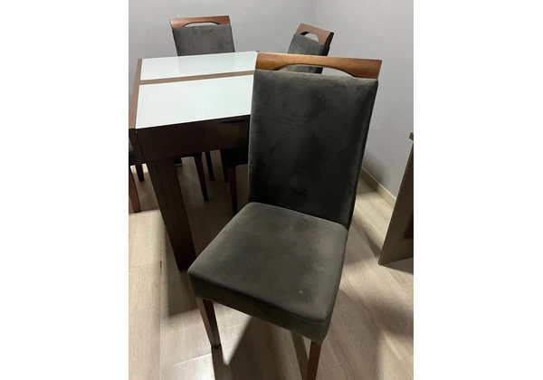 Mesa Extensivel De Jantar Com Vidro E Madeira 4/6 Lugares