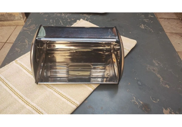 Porta Pão de inox com visor