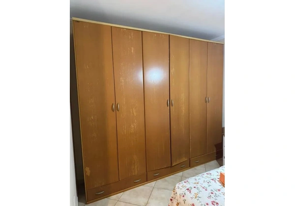 Guarda roupa com 6 portas