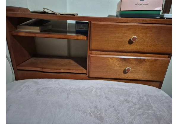 Cama de madeira maciça