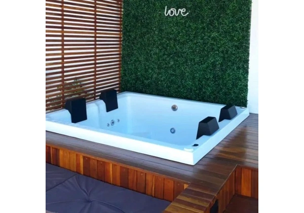 Spa com Hidromassagem Quadrado de 4 lugares (jacuzzi, Ofurô, banheira) completo.