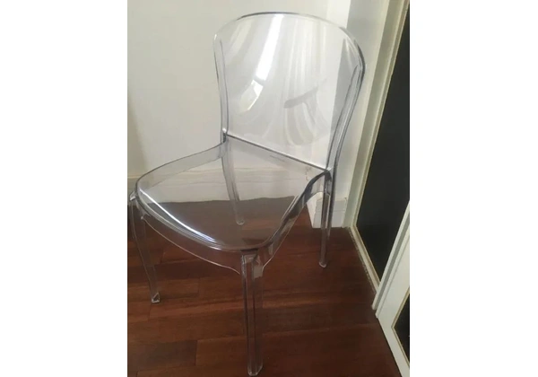 Cadeira Transparente - Design Moderno e Elegante