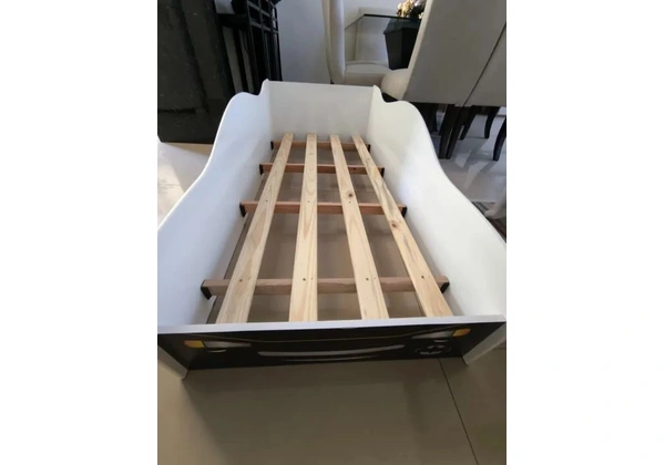 Cama montessoriana infantil - Carro do Batman
