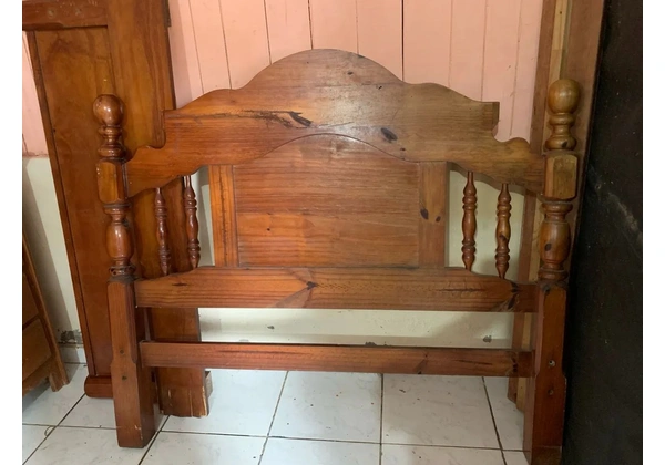 Cama de Casal em Madeira