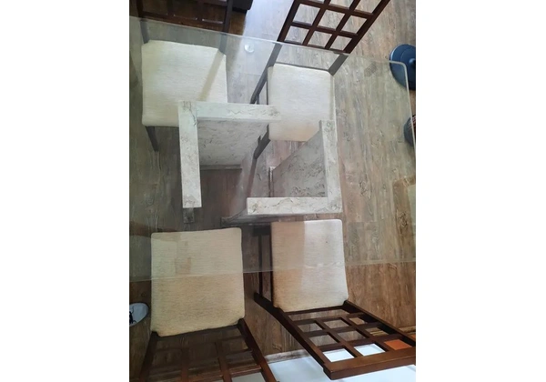 Mesa de Jantar de Vidro - Base de Mármore com 4 Cadeiras