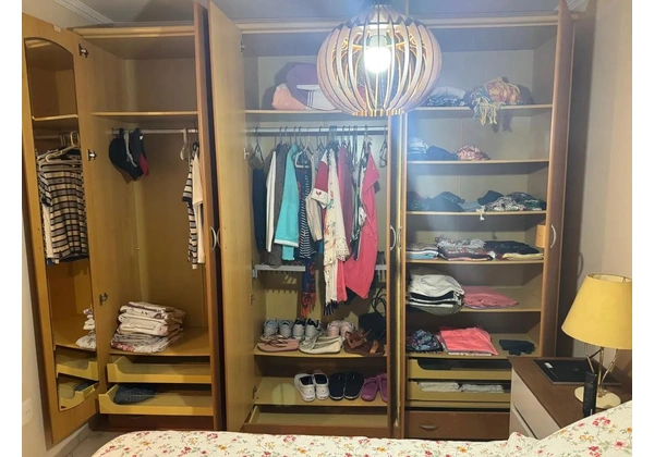 Guarda roupa com 6 portas
