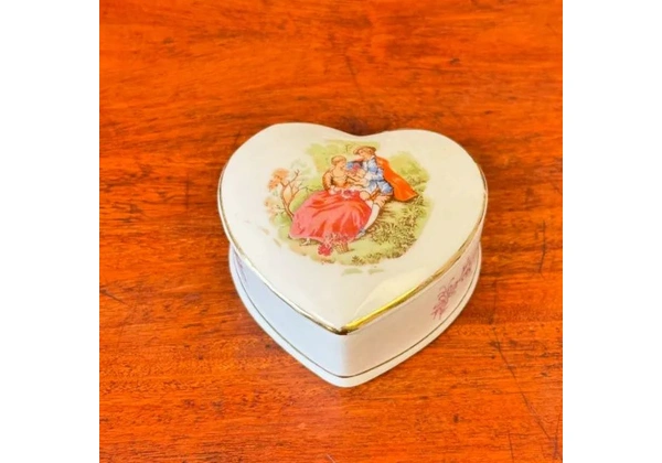 Porta-joias em porcelana