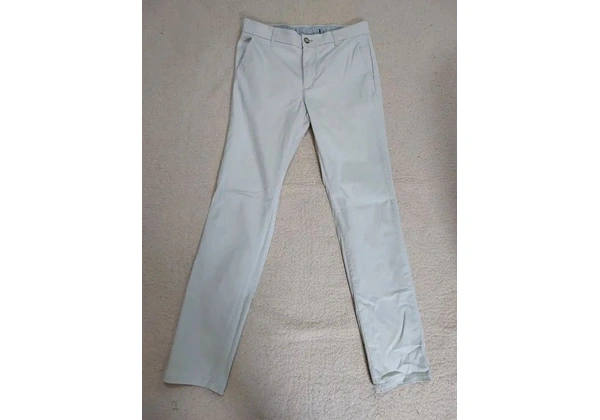 3 calças Jeans.