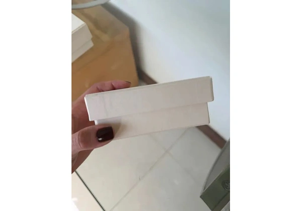 Caixa em cartonagem rígida 10x10x4