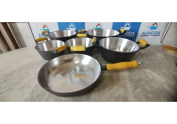 Panela de alumínio batido 5 pç mais Frigideira preta na Oferta 270 reais avista!